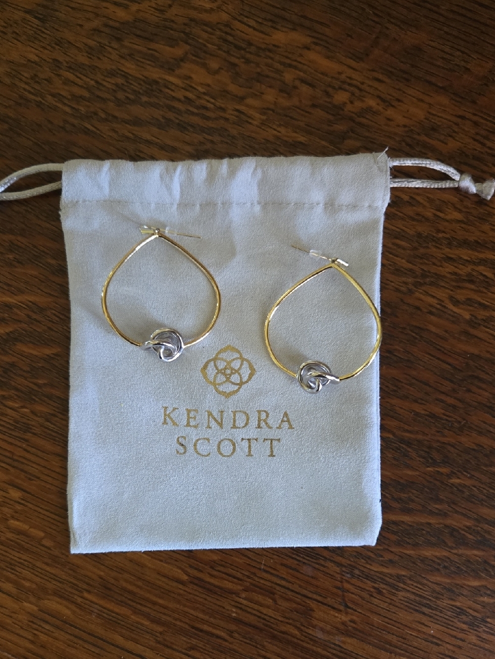 Kendra Scott Presleigh Love Knot Earrings In Gold With Silver Knots. - Picture 10 of 10